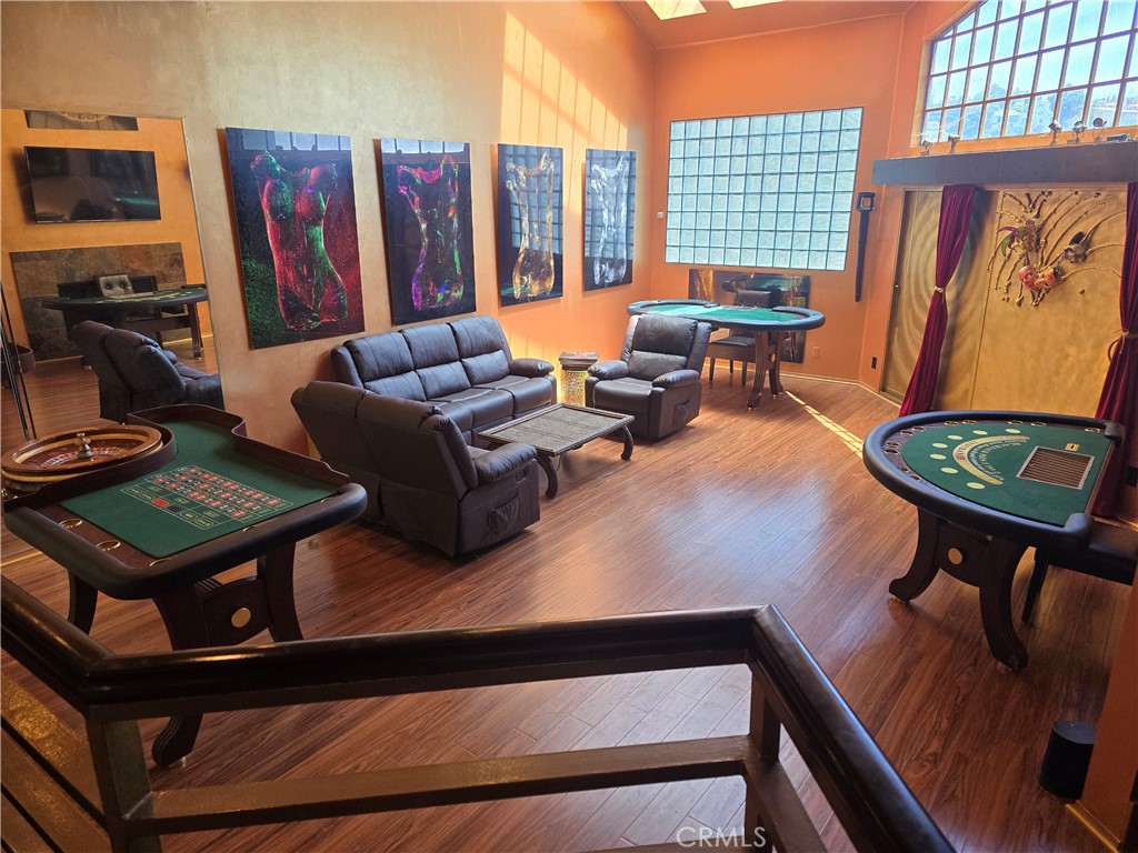 2189 Sunset Plaza Drive