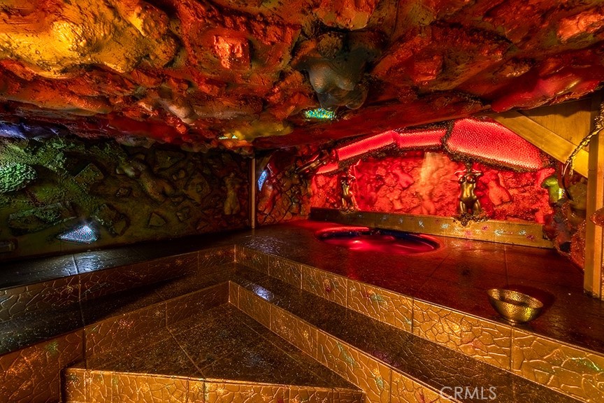 2189 Sunset Plaza Drive