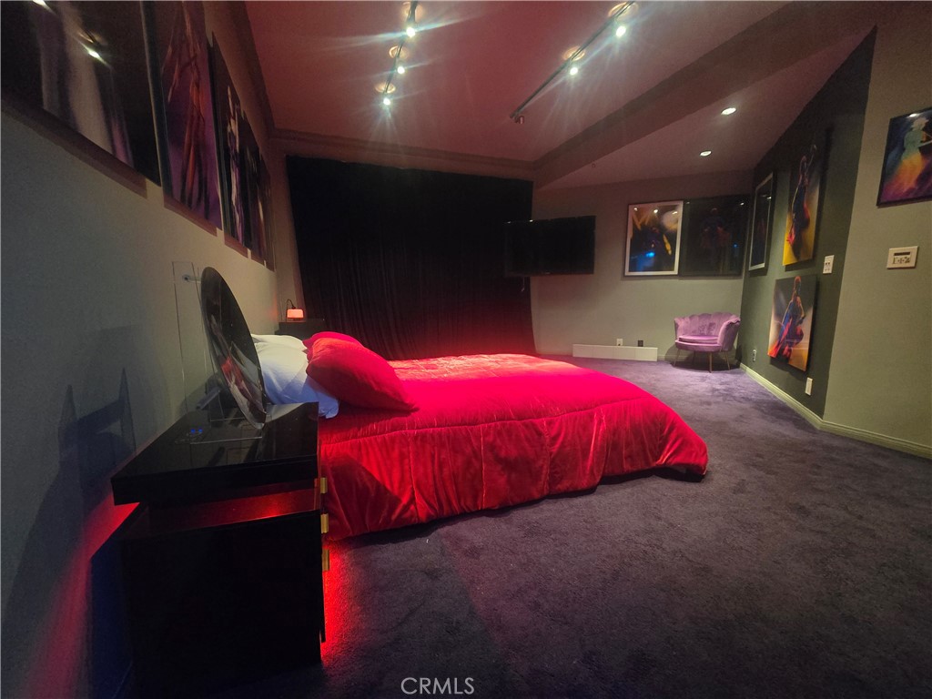 2189 Sunset Plaza Drive