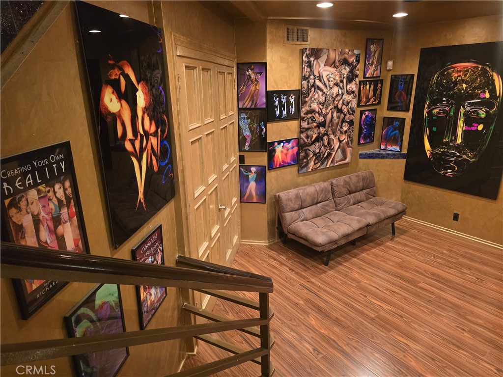 2189 Sunset Plaza Drive