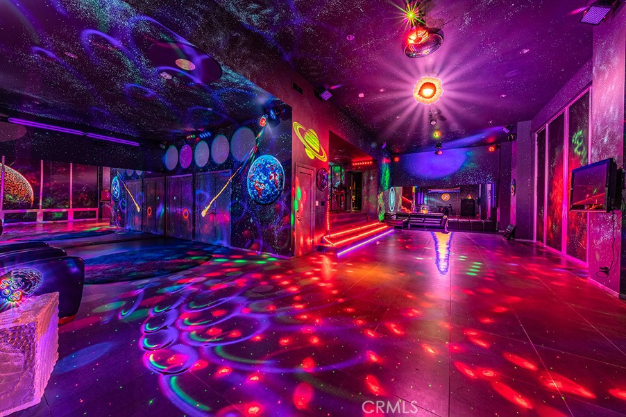 2189 Sunset Plaza Drive