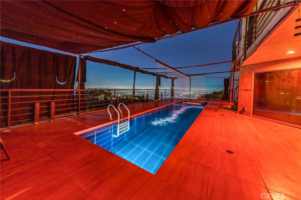 2189 Sunset Plaza Drive