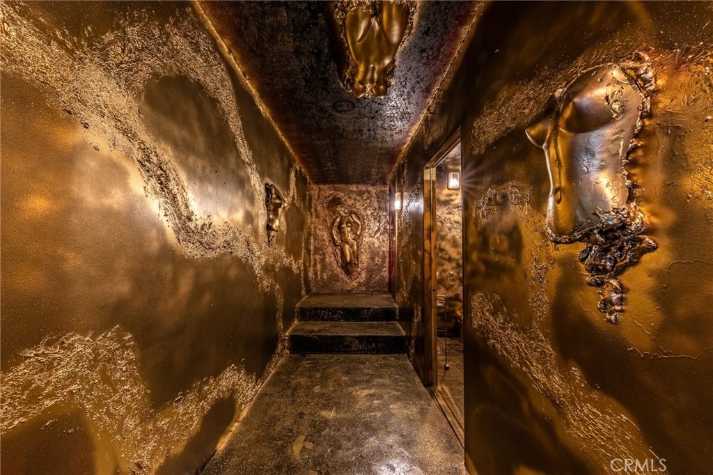 2189 Sunset Plaza Drive