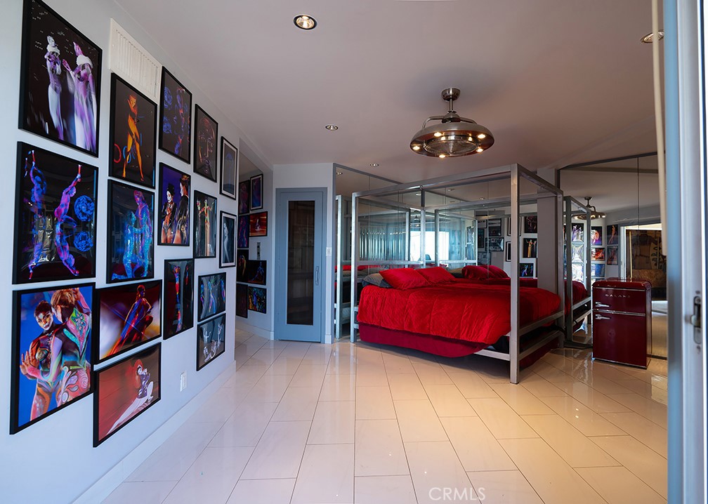 2189 Sunset Plaza Drive