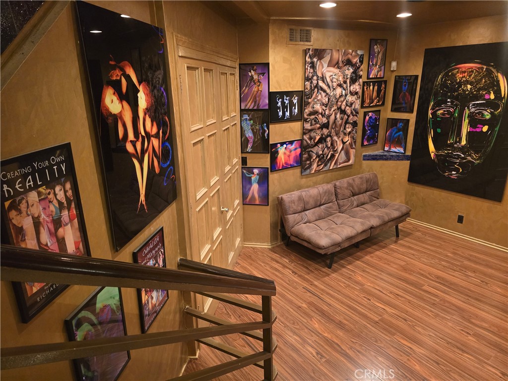 2189 Sunset Plaza Drive