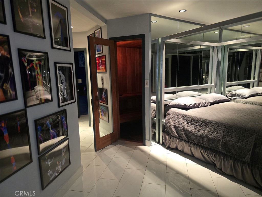 2189 Sunset Plaza Drive