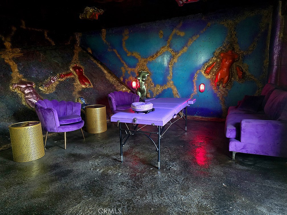 2189 Sunset Plaza Drive