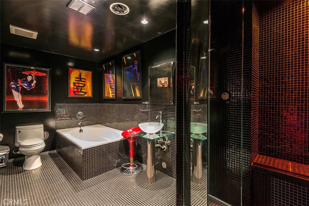 2189 Sunset Plaza Drive