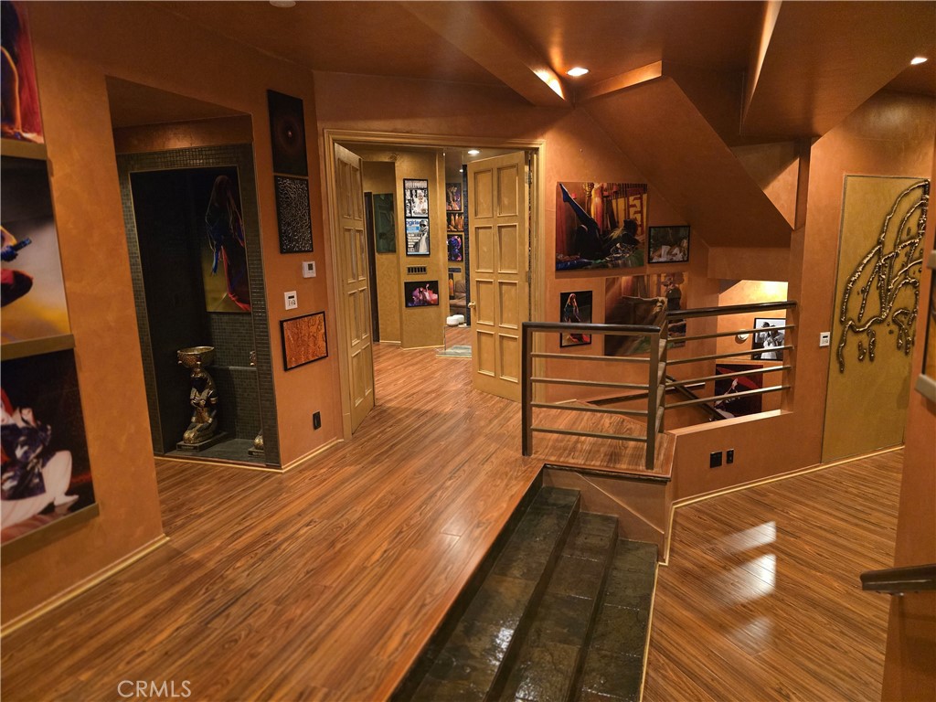 2189 Sunset Plaza Drive