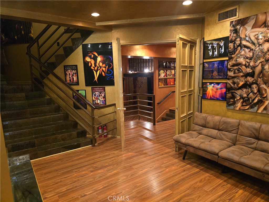 2189 Sunset Plaza Drive