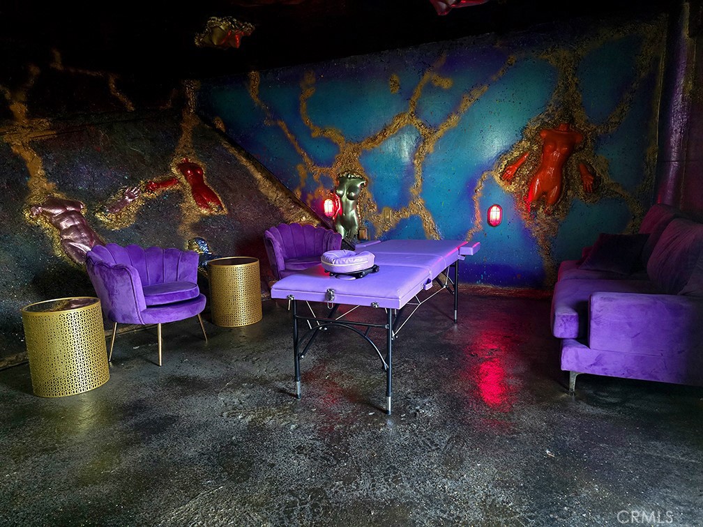 2189 Sunset Plaza Drive