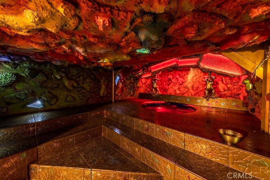 2189 Sunset Plaza Drive