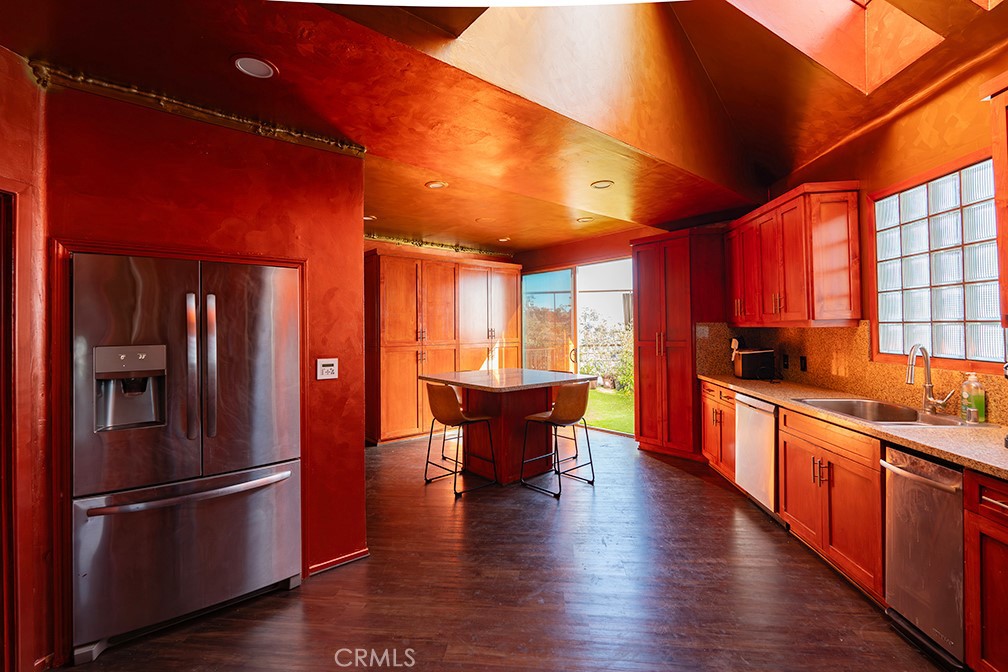 2189 Sunset Plaza Drive