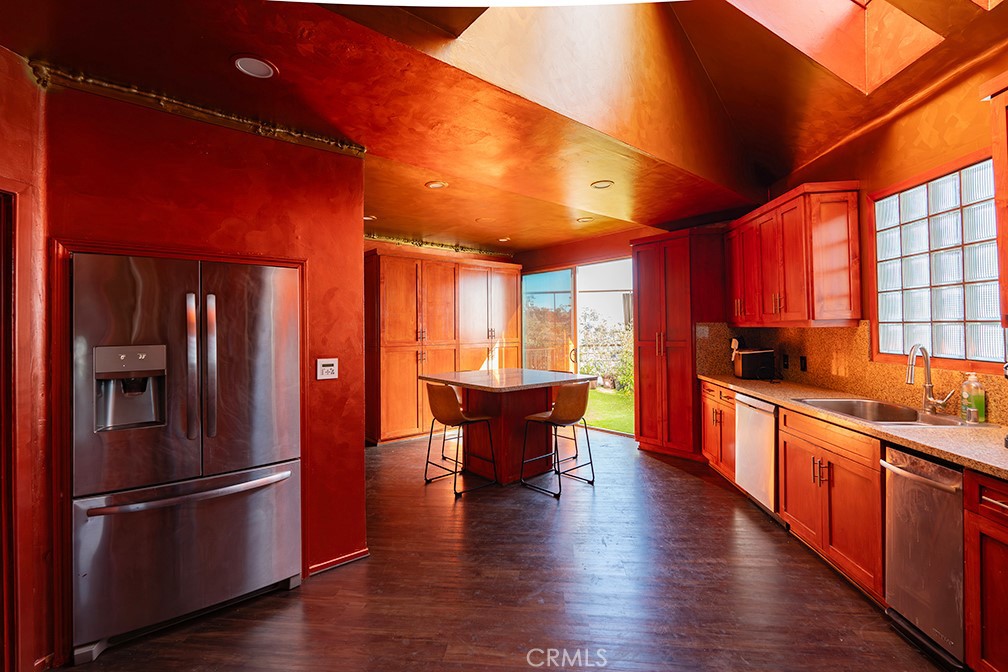 2189 Sunset Plaza Drive