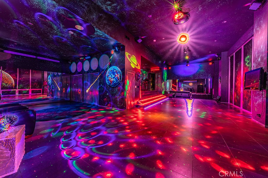 2189 Sunset Plaza Drive