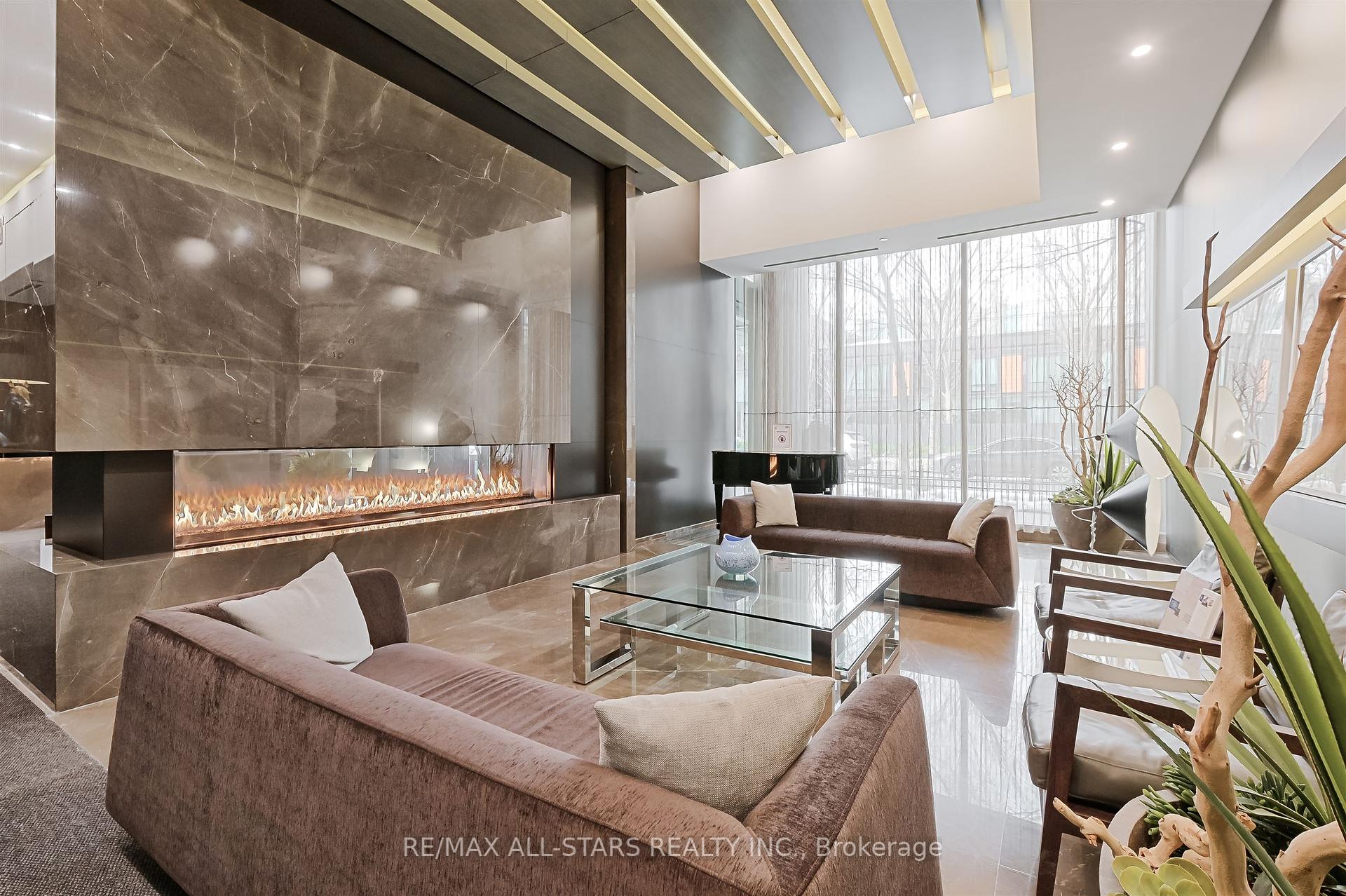 101 Charles Street E 803, Toronto C08 Unit: 803