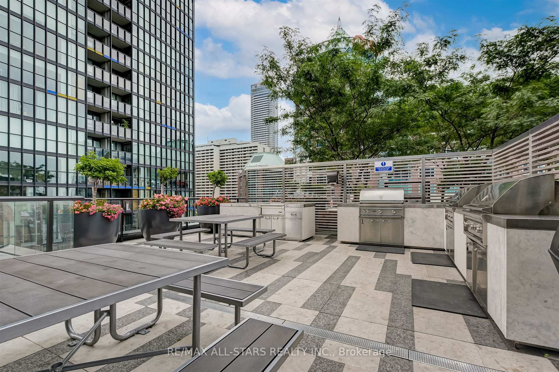 101 Charles Street E 803, Toronto C08 Unit: 803