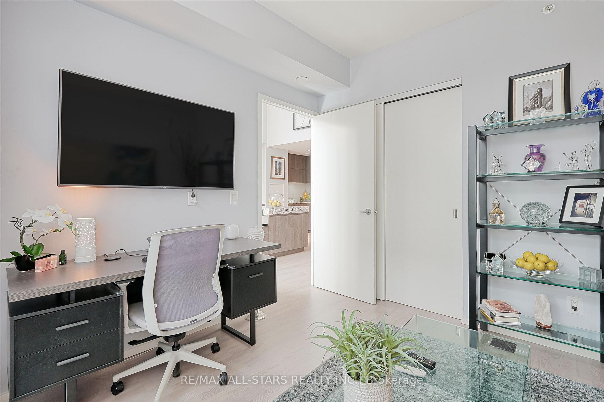 101 Charles Street E 803, Toronto C08 Unit: 803
