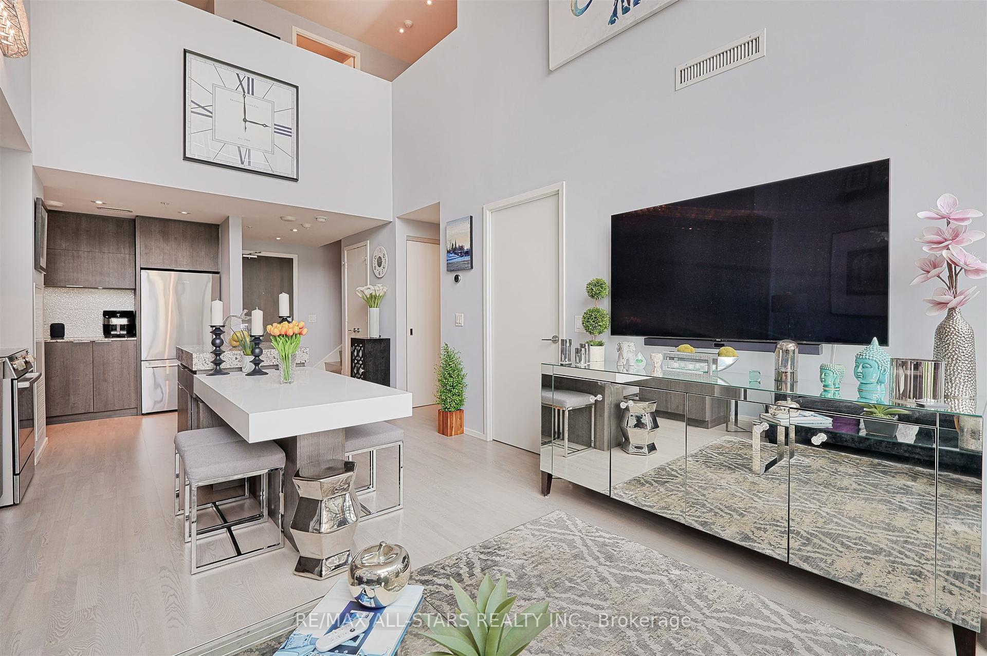 101 Charles Street E 803, Toronto C08 Unit: 803