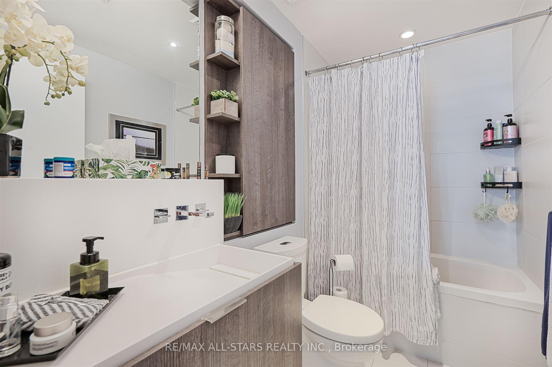 101 Charles Street E 803, Toronto C08 Unit: 803