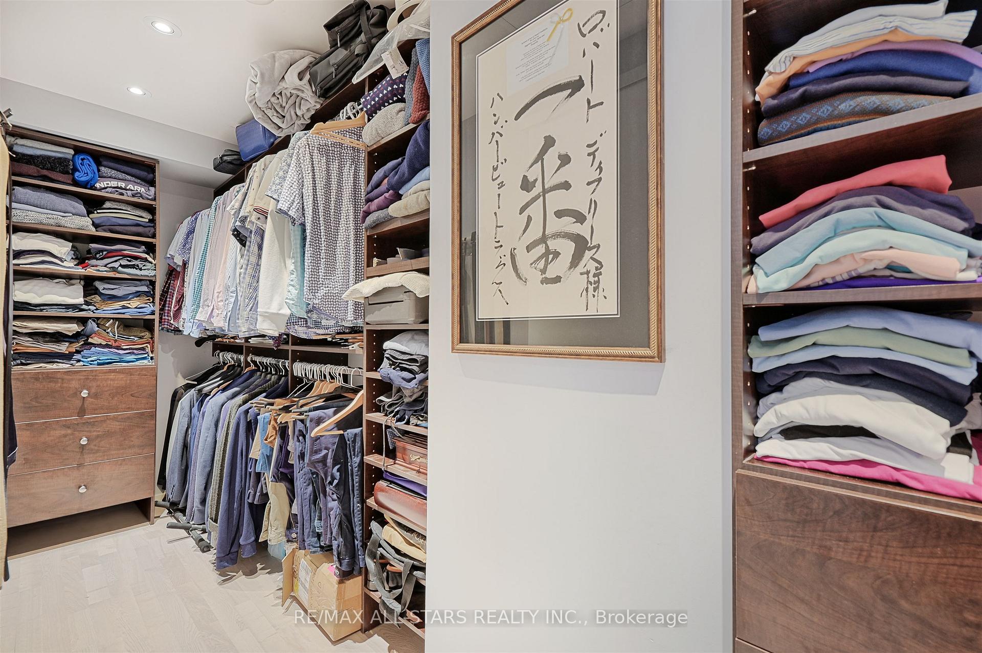101 Charles Street E 803, Toronto C08 Unit: 803