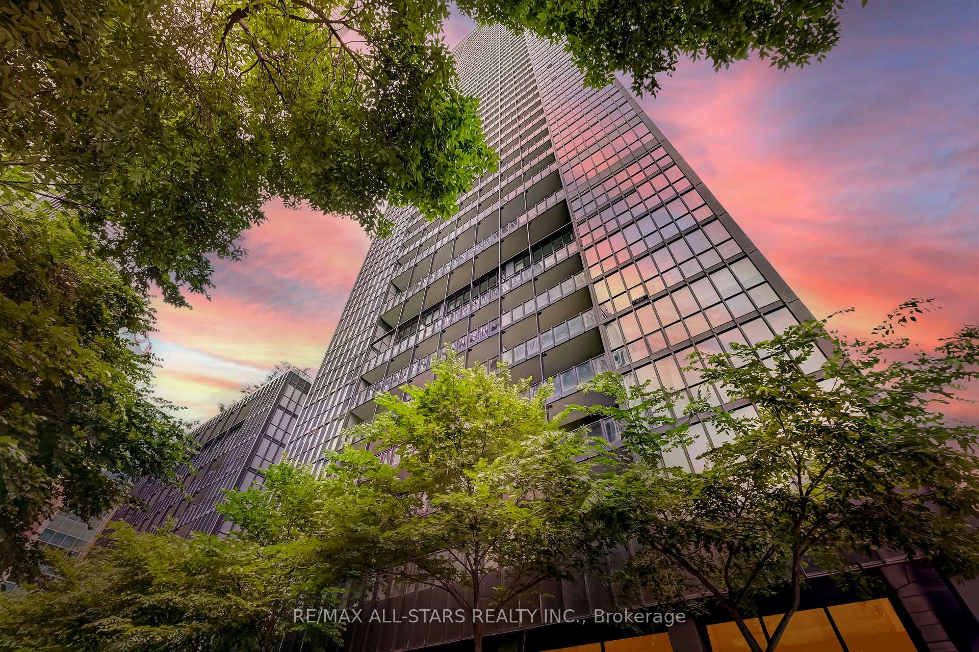 101 Charles Street E 803, Toronto C08 Unit: 803