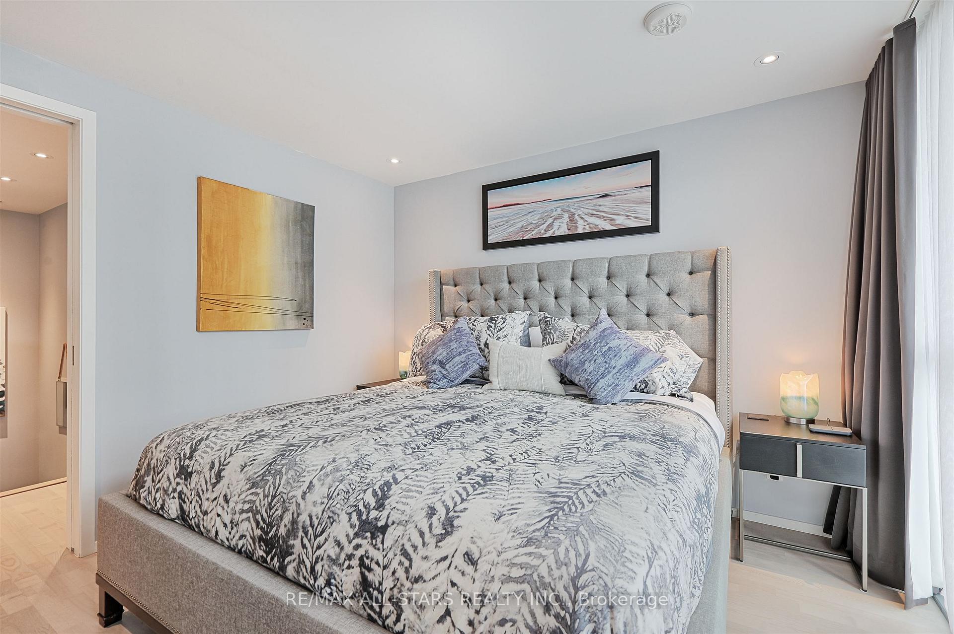 101 Charles Street E 803, Toronto C08 Unit: 803