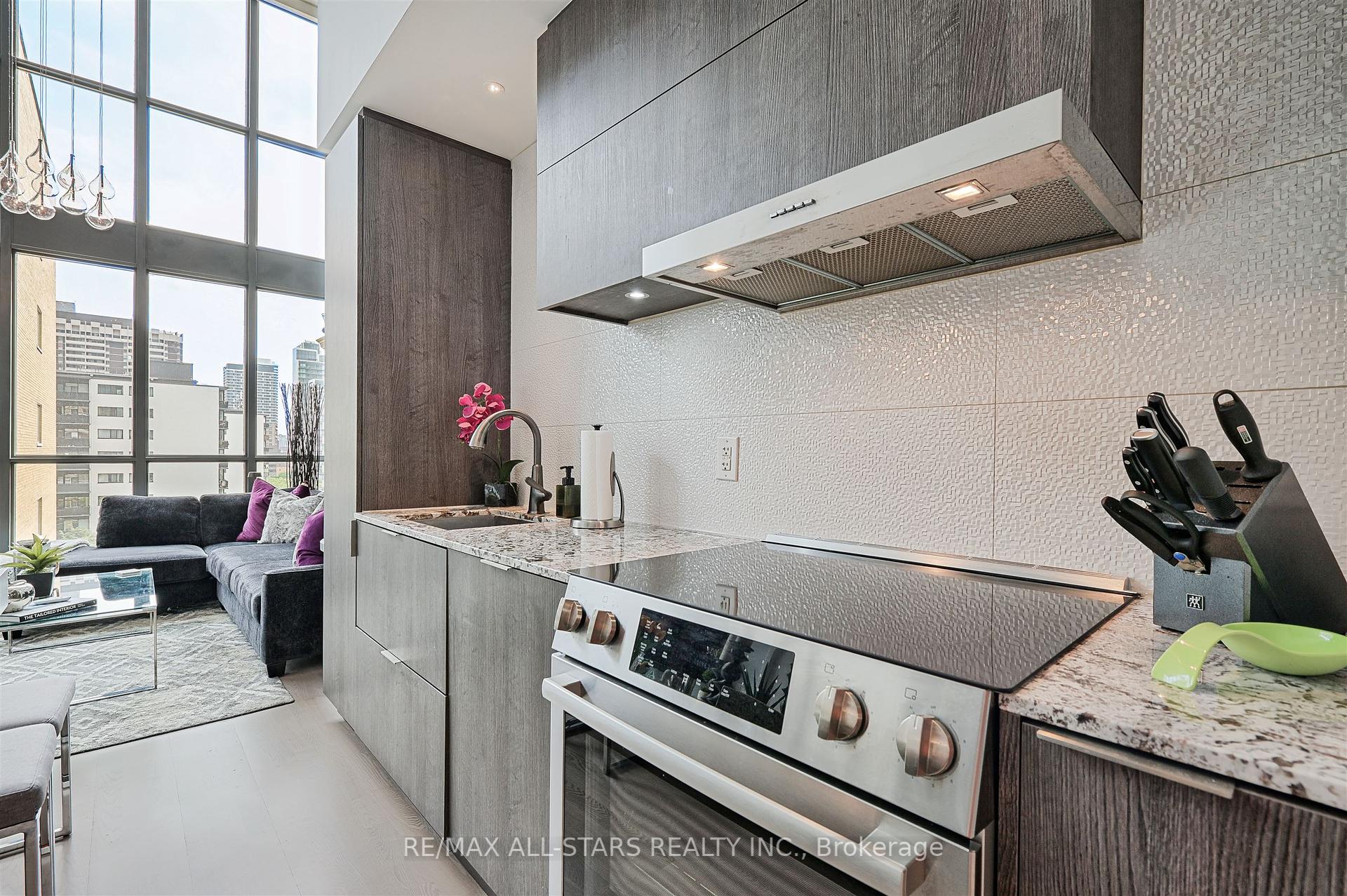 101 Charles Street E 803, Toronto C08 Unit: 803