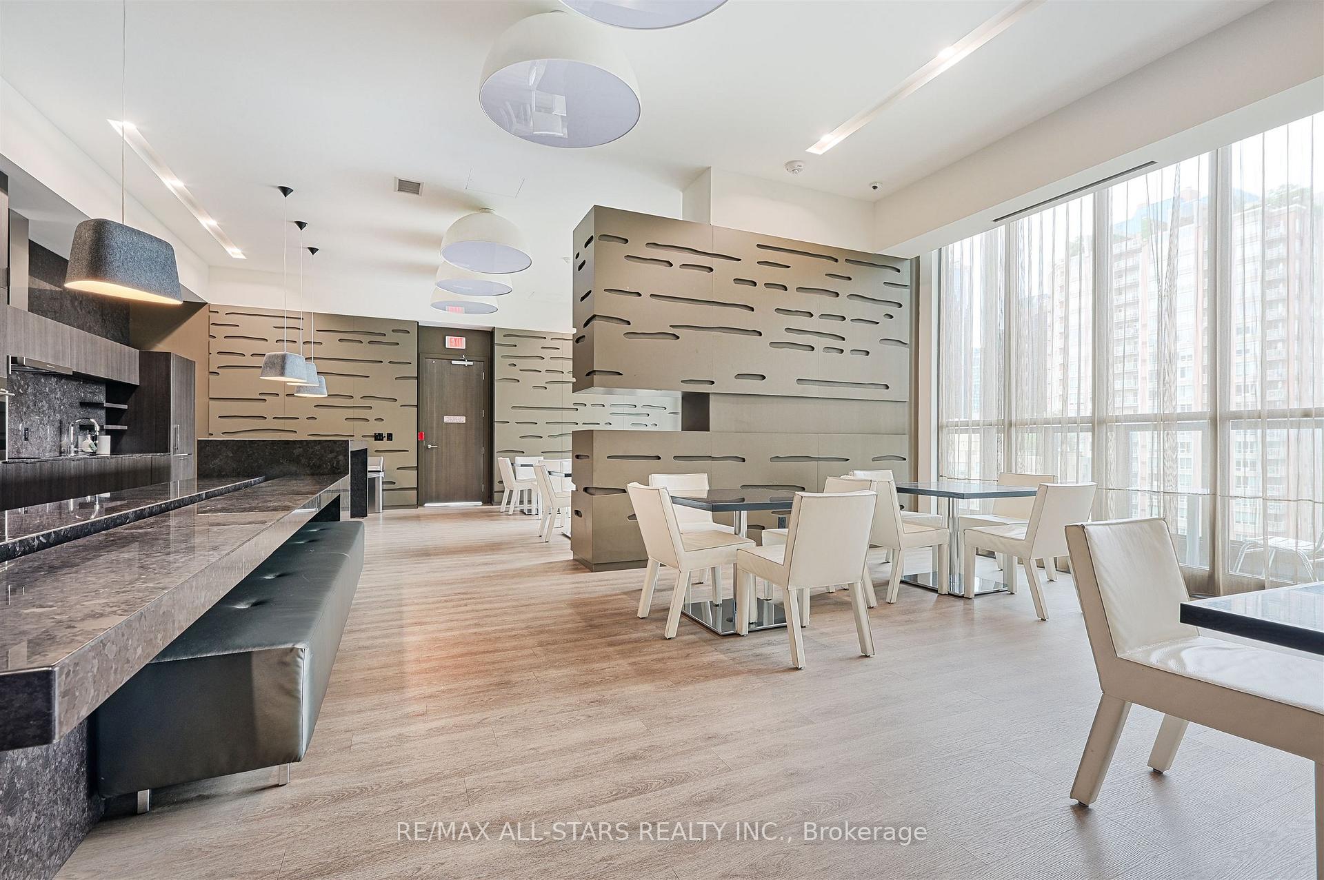 101 Charles Street E 803, Toronto C08 Unit: 803