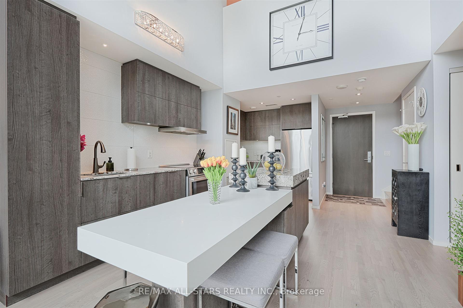 101 Charles Street E 803, Toronto C08 Unit: 803