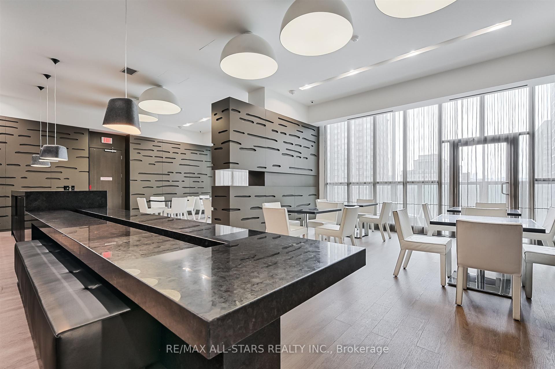 101 Charles Street E 803, Toronto C08 Unit: 803