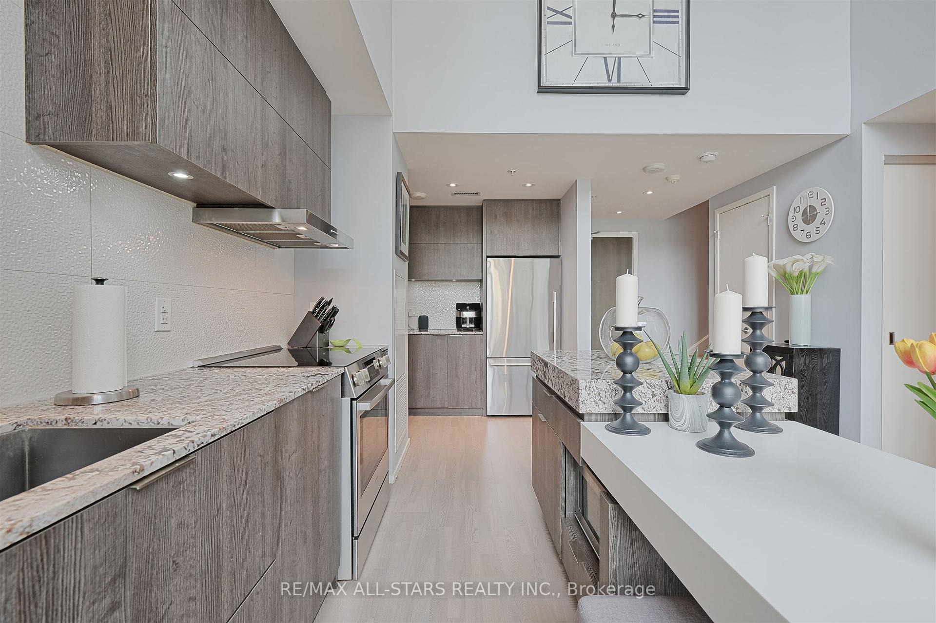 101 Charles Street E 803, Toronto C08 Unit: 803