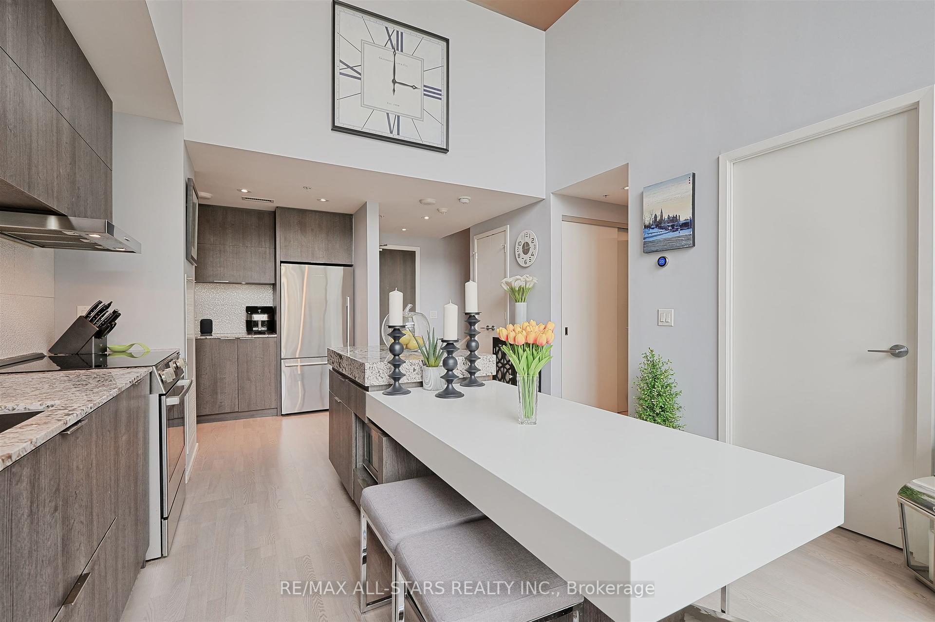 101 Charles Street E 803, Toronto C08 Unit: 803