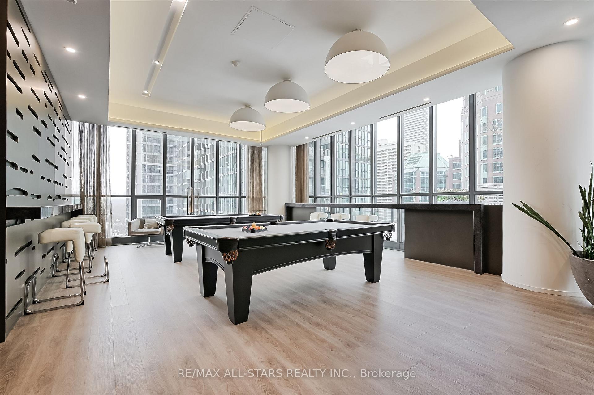 101 Charles Street E 803, Toronto C08 Unit: 803