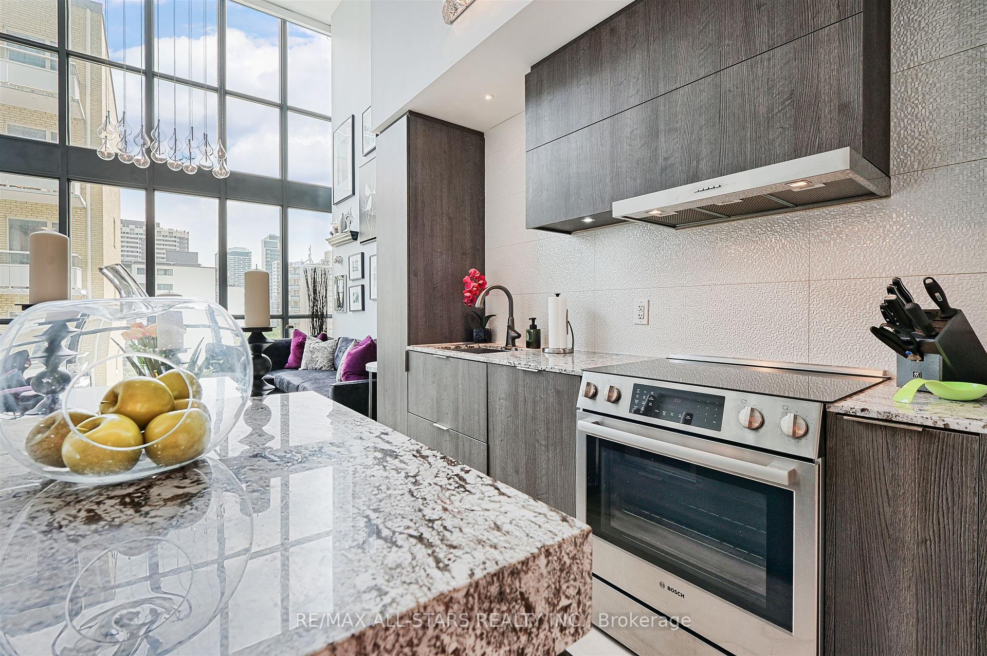 101 Charles Street E 803, Toronto C08 Unit: 803