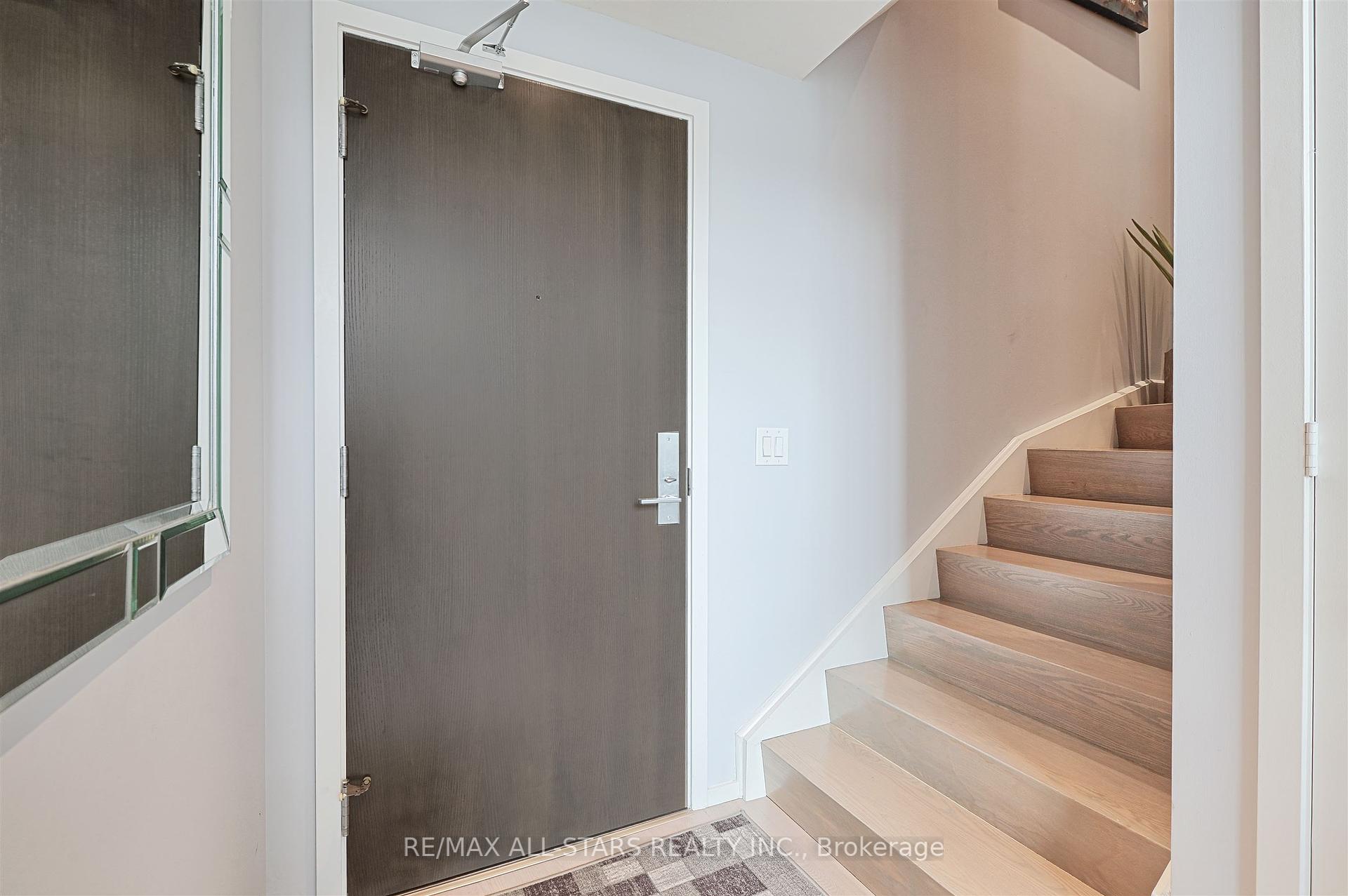 101 Charles Street E 803, Toronto C08 Unit: 803