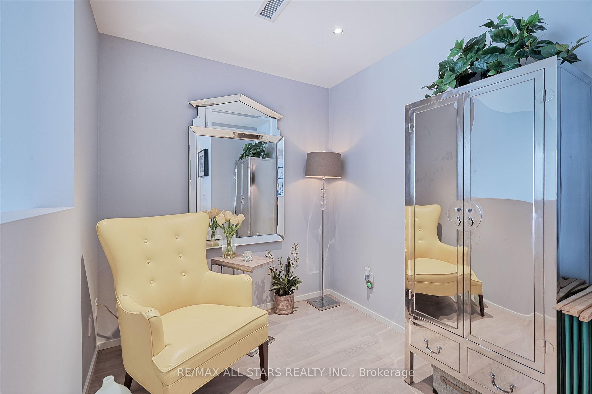 101 Charles Street E 803, Toronto C08 Unit: 803