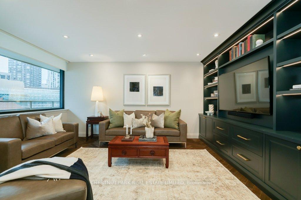 66 Collier Street 9C, Toronto C09 Unit: 9C