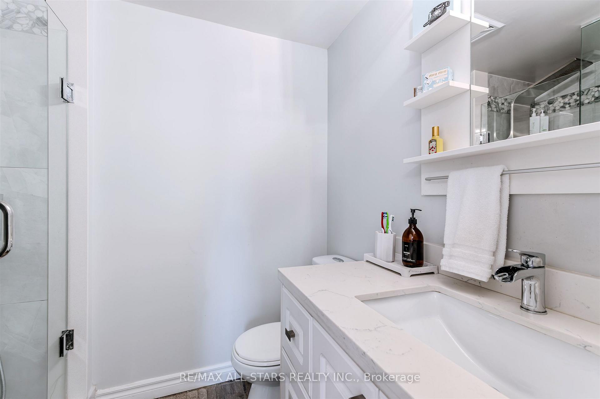 11 Ruttan Street 215