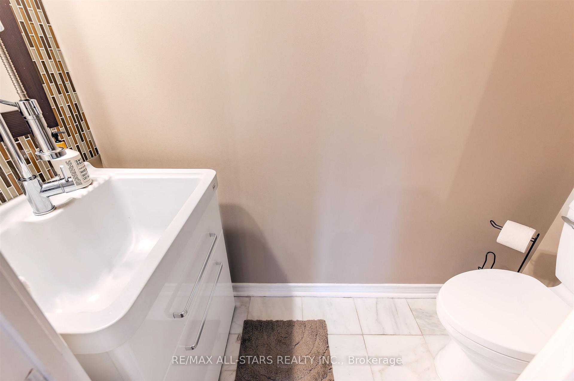 11 Ruttan Street 215