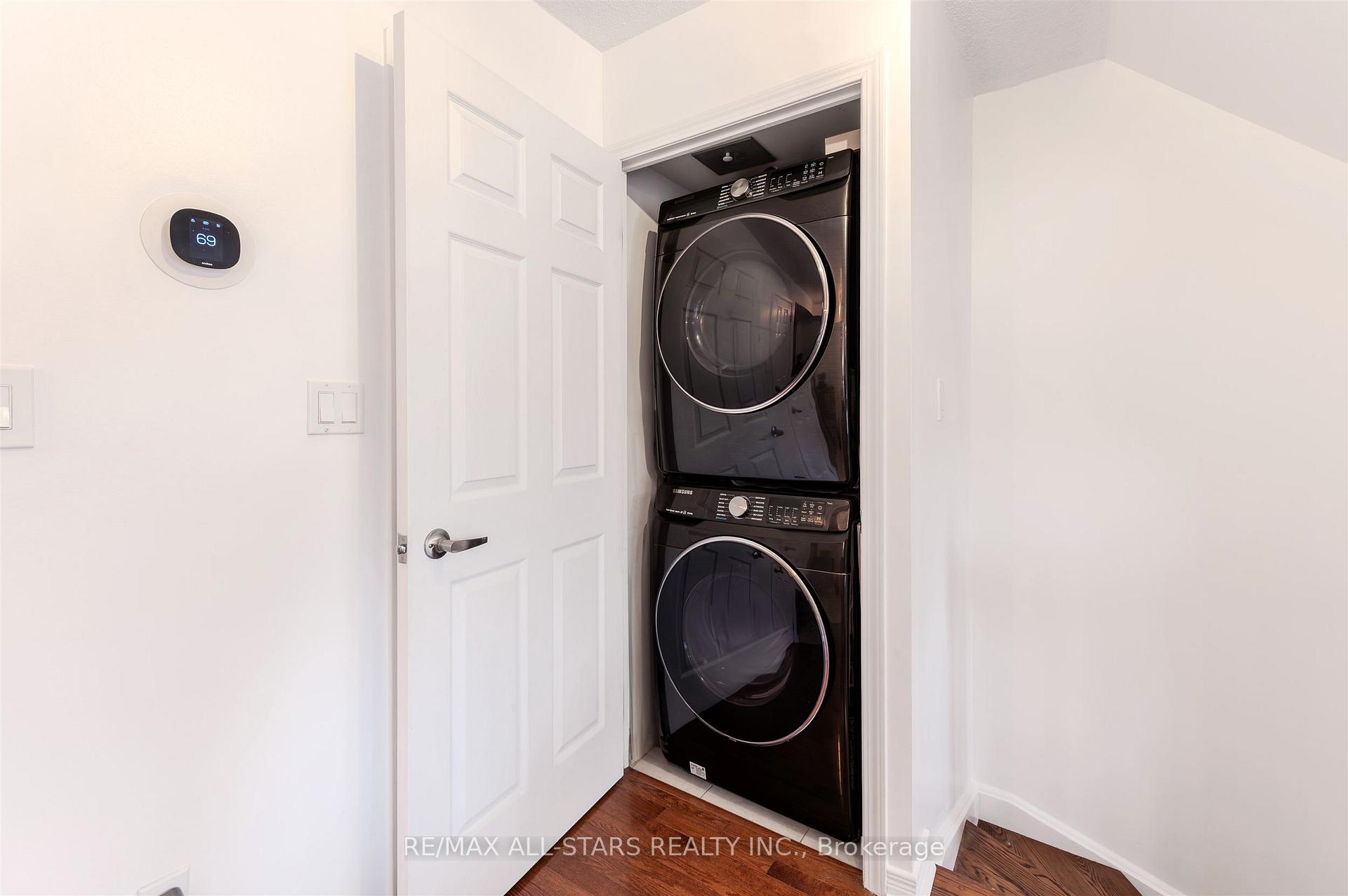 11 Ruttan Street 215