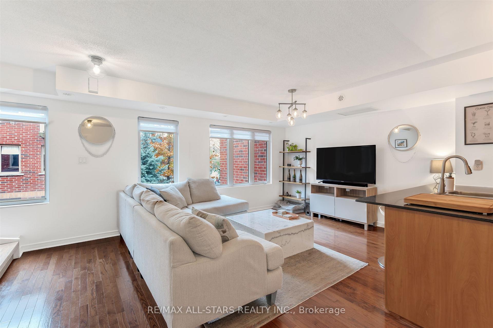 11 Ruttan Street 215