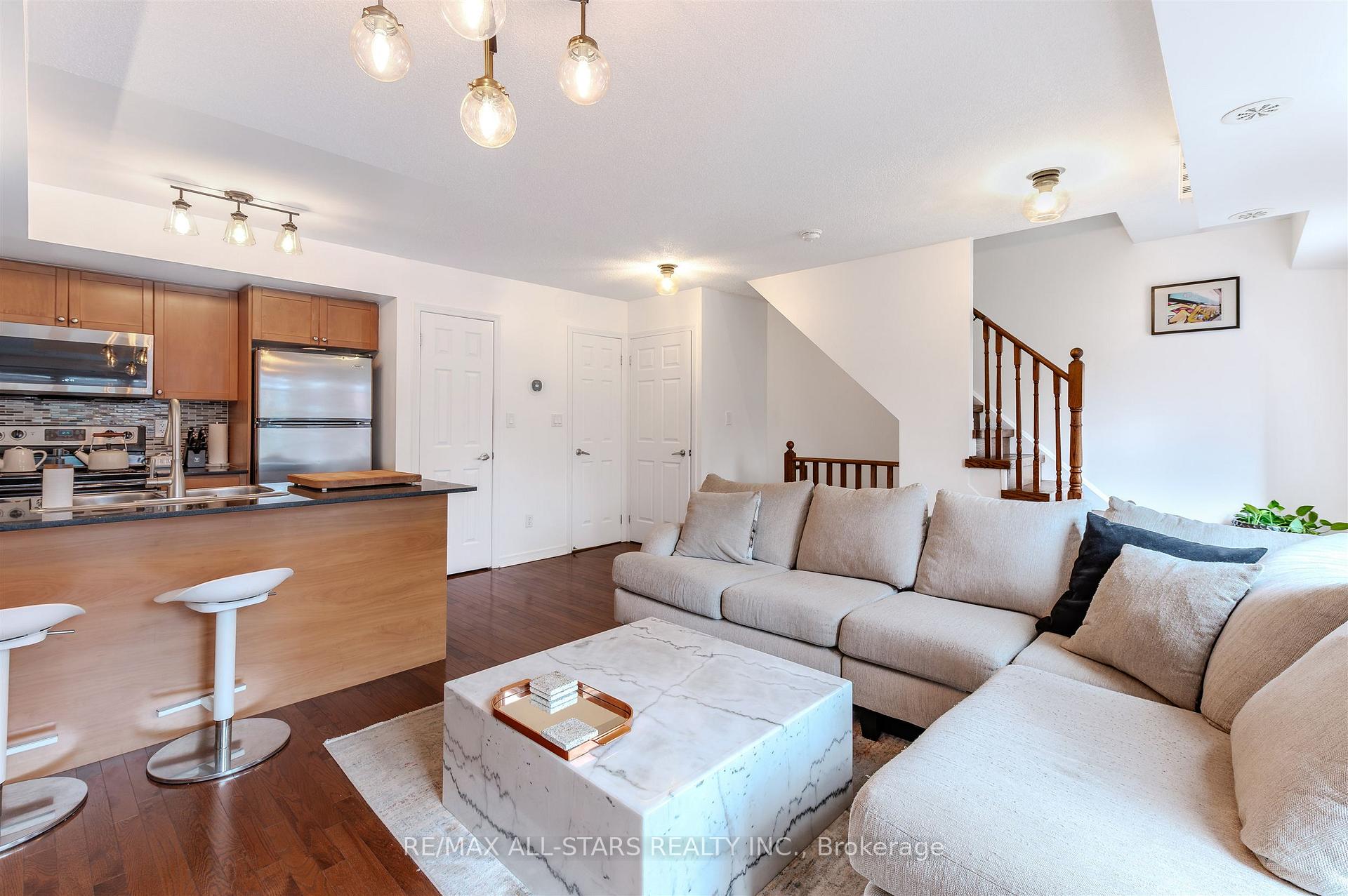 11 Ruttan Street 215