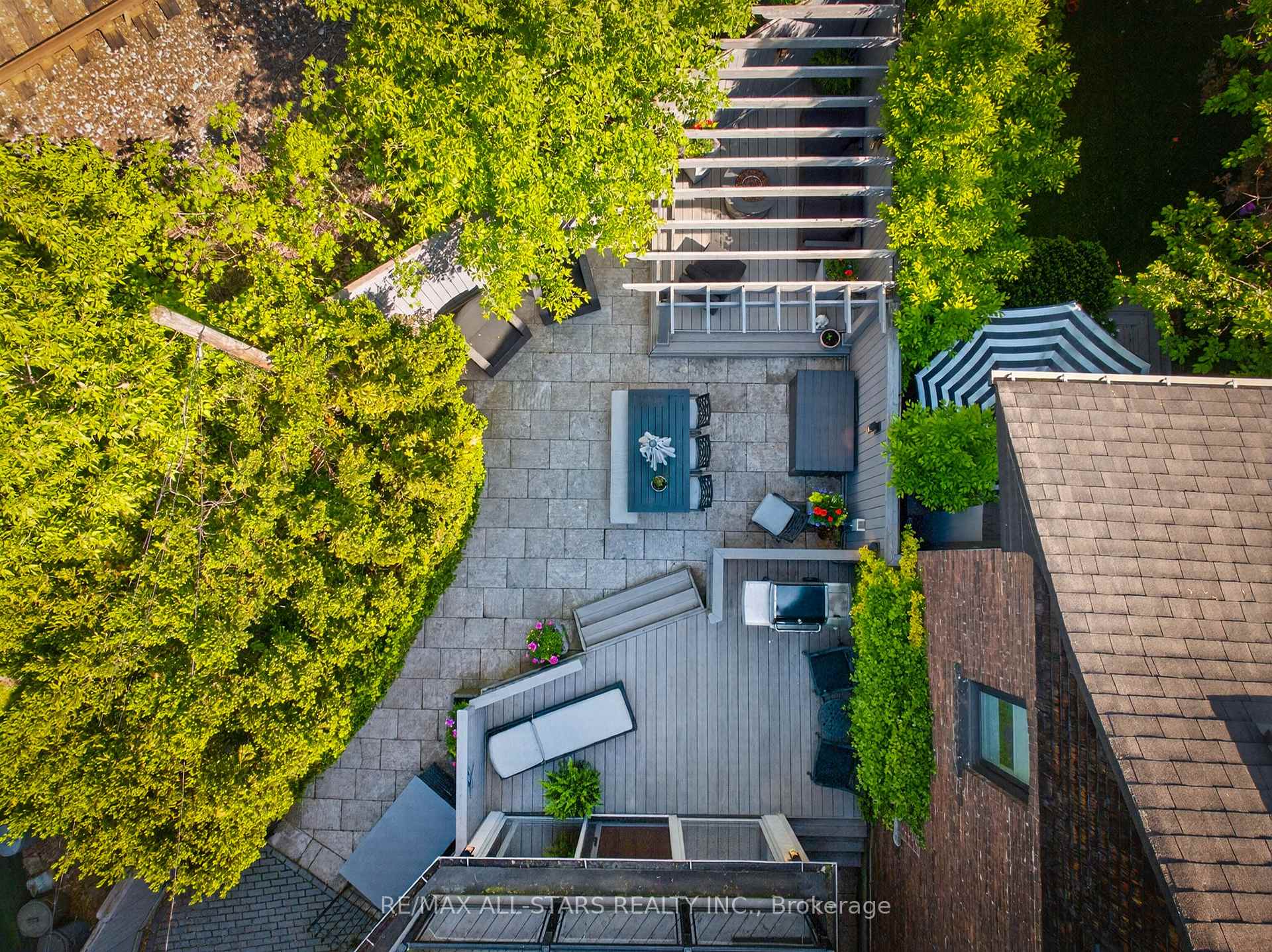 30 Edgewood Crescent