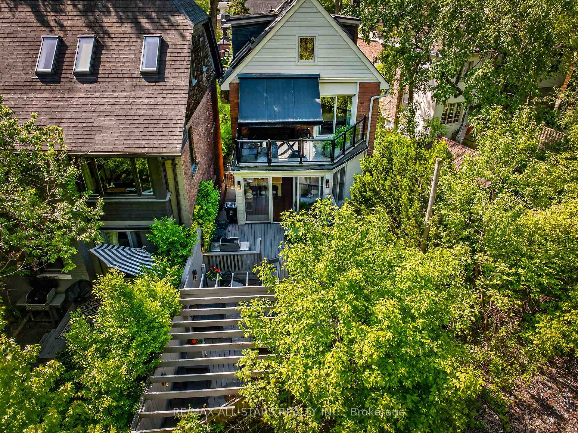 30 Edgewood Crescent