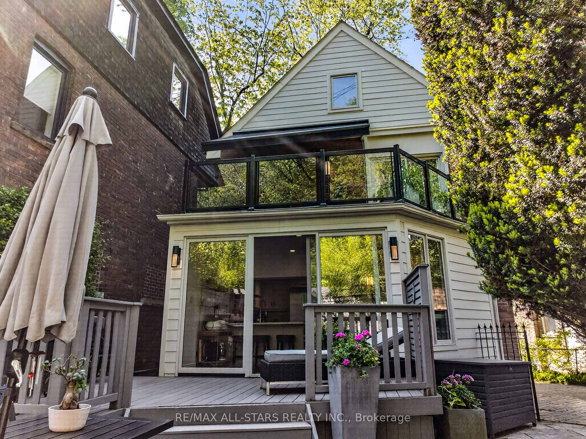 30 Edgewood Crescent