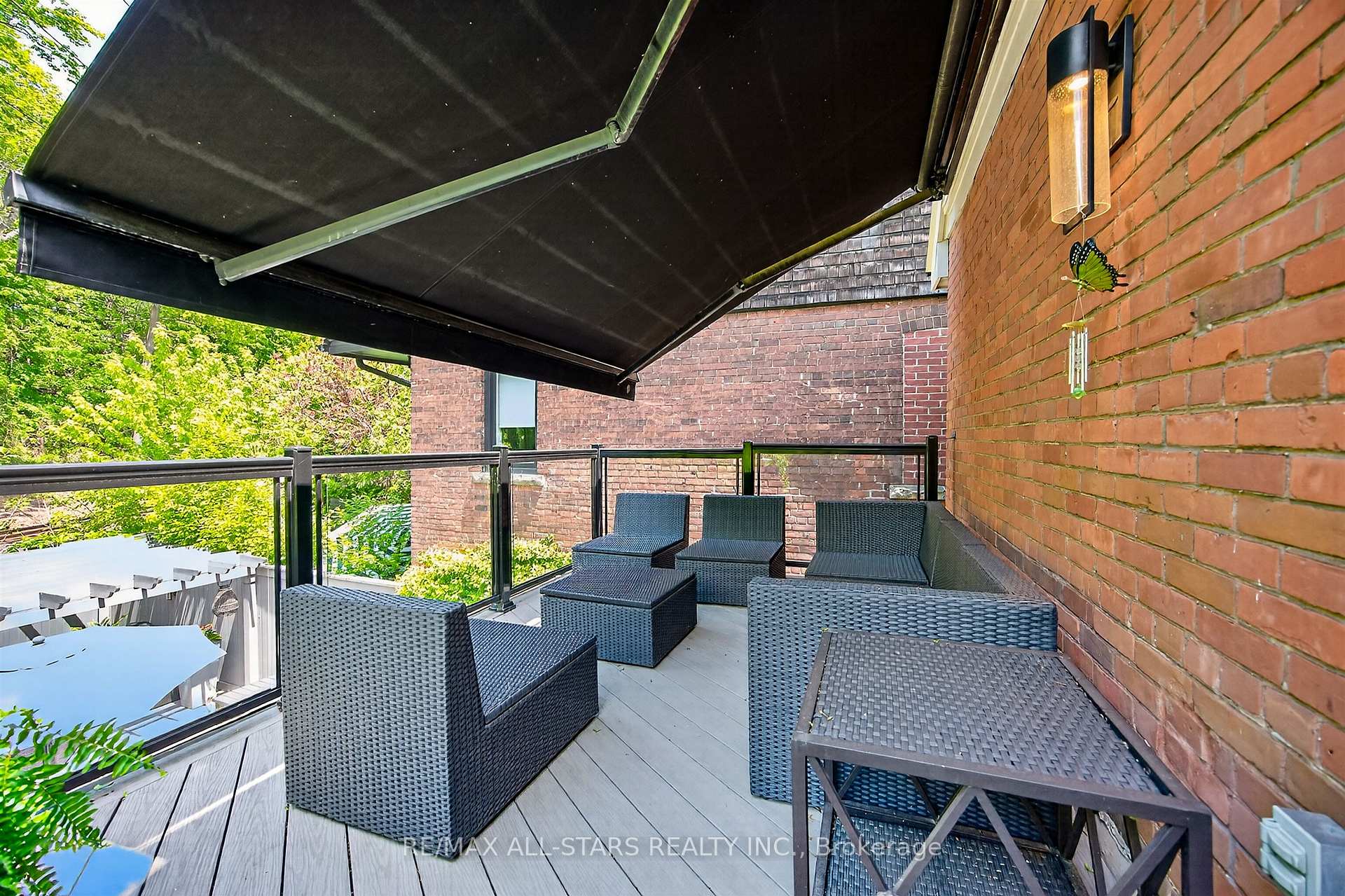 30 Edgewood Crescent