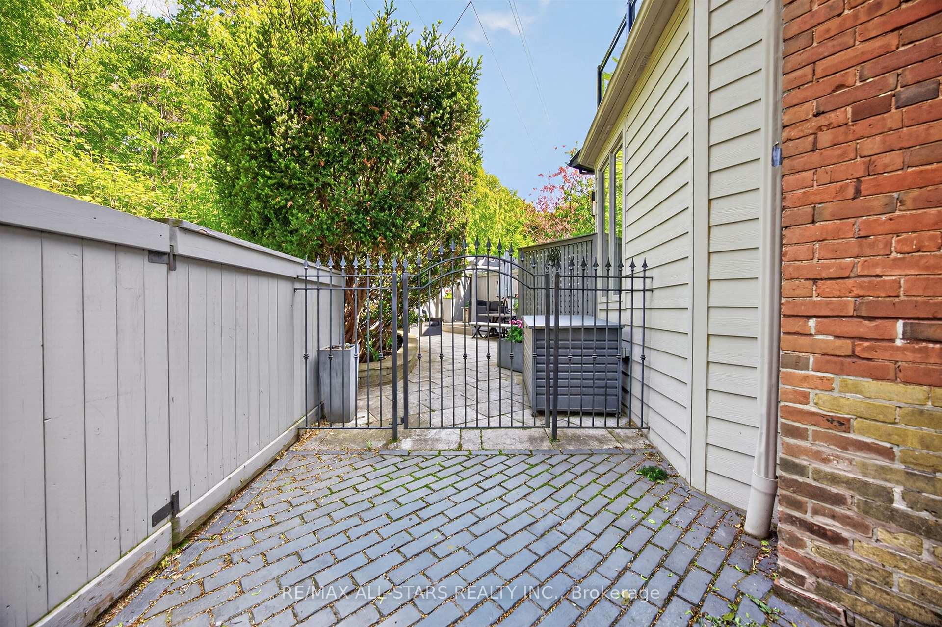 30 Edgewood Crescent, Toronto