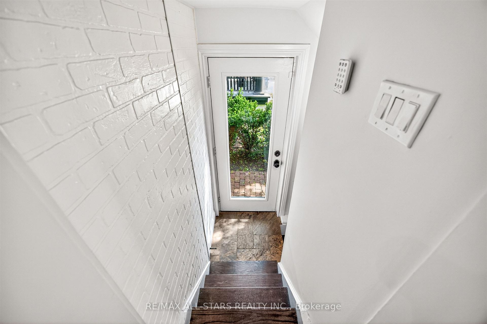 30 Edgewood Crescent, Toronto