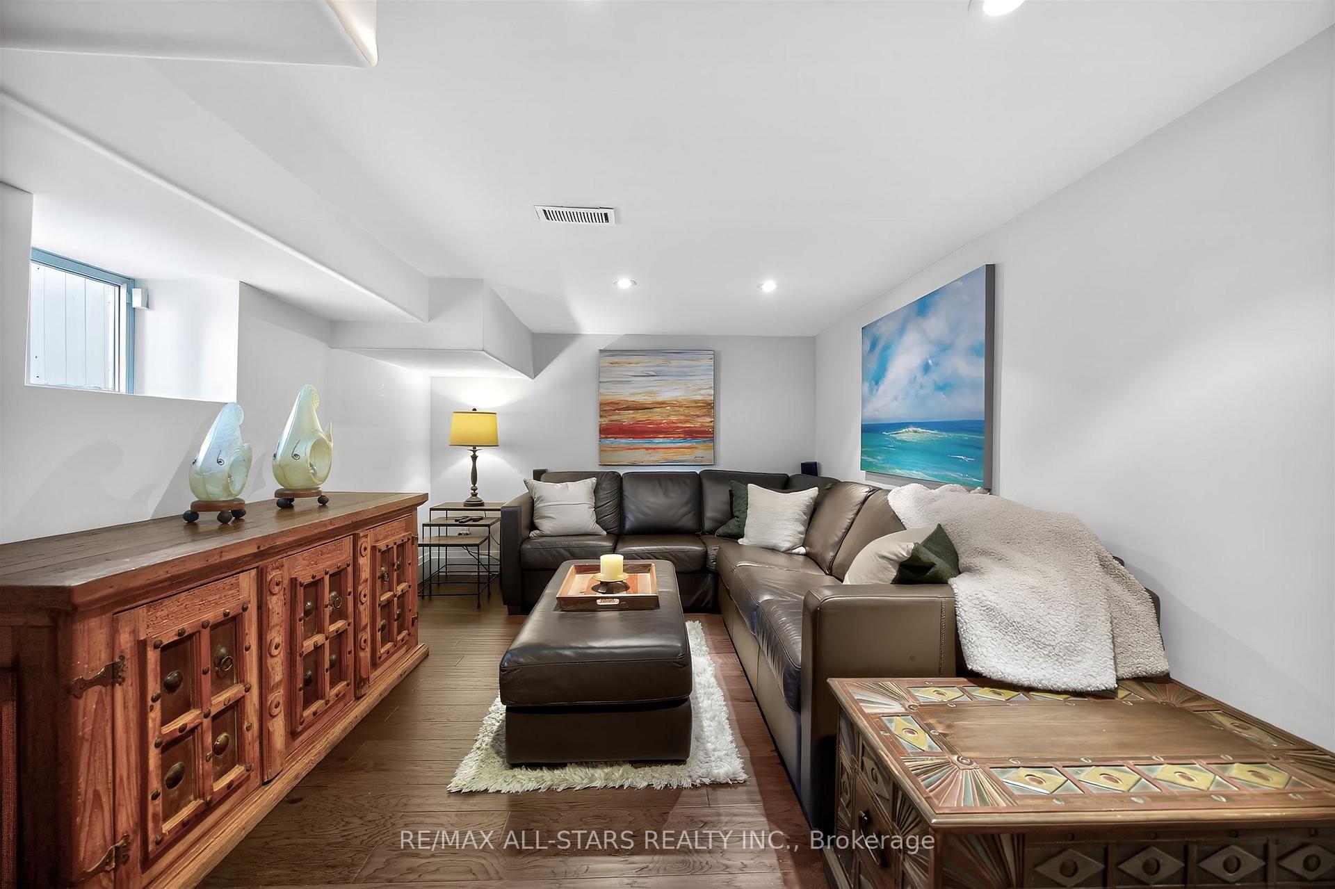 30 Edgewood Crescent, Toronto